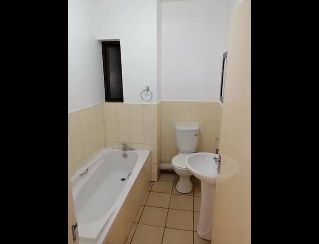 2 BEDROOM TOWNHOUSE FOR SALE IN SUNNYROCK